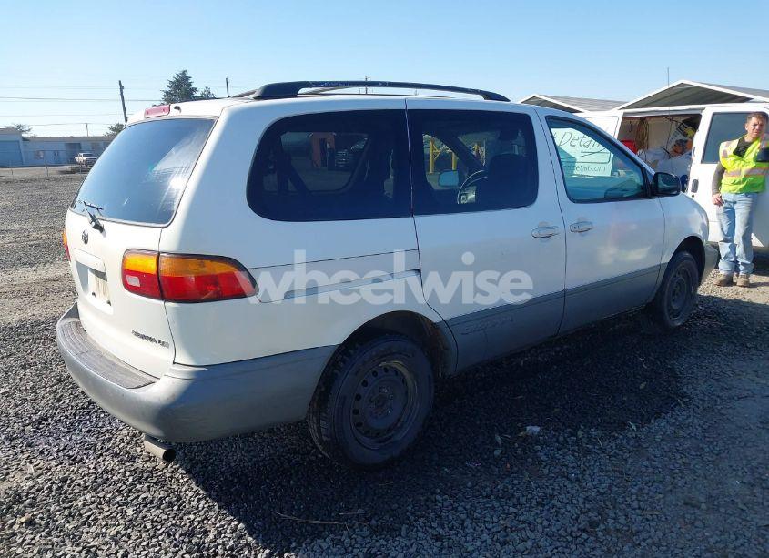 Photo 4 of 2000 Toyota Sienna LE/XLE (VIN 4T3ZF13C8YU256668)