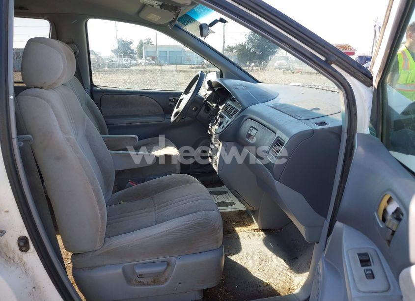 Photo 5 of 2000 Toyota Sienna LE/XLE (VIN 4T3ZF13C8YU256668)