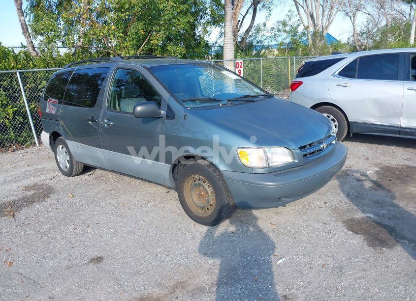 2000 Toyota Sienna LE (VIN 4T3ZF13C8YU300961) main photo