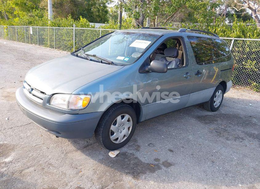 Photo 2 of 2000 Toyota Sienna LE (VIN 4T3ZF13C8YU300961)