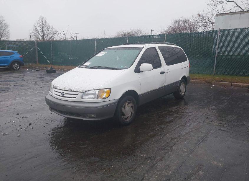 Photo 2 of 2001 Toyota Sienna XLE (VIN 4T3ZF13C91U346921)