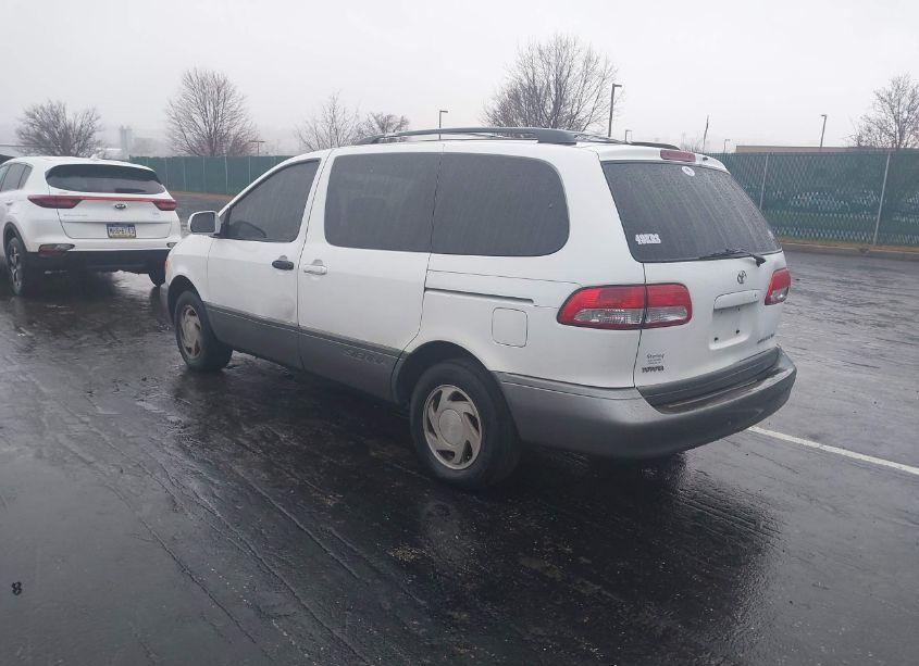 Photo 3 of 2001 Toyota Sienna XLE (VIN 4T3ZF13C91U346921)