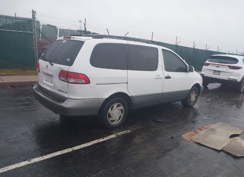 Photo 4 of 2001 Toyota Sienna XLE (VIN 4T3ZF13C91U346921)
