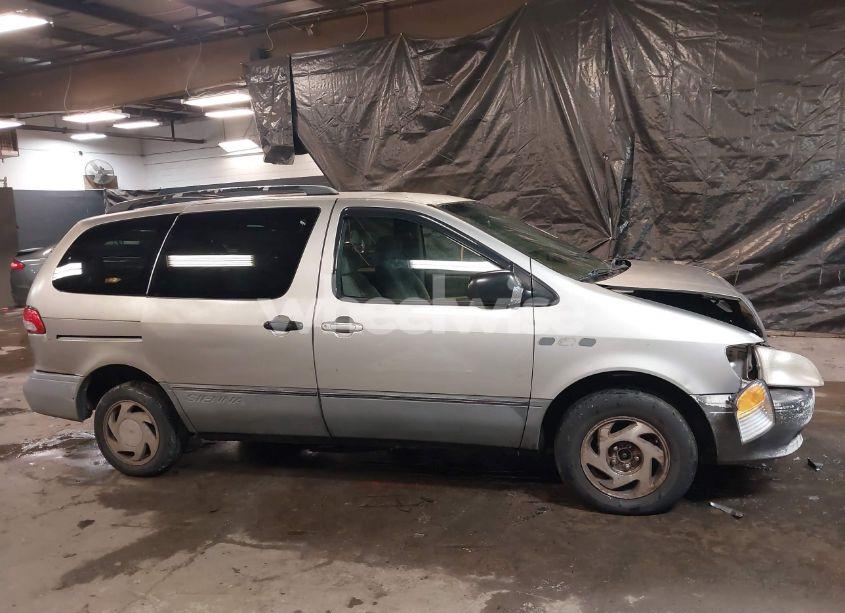 Photo 13 of 2001 Toyota Sienna LE (VIN 4T3ZF13C91U402811)