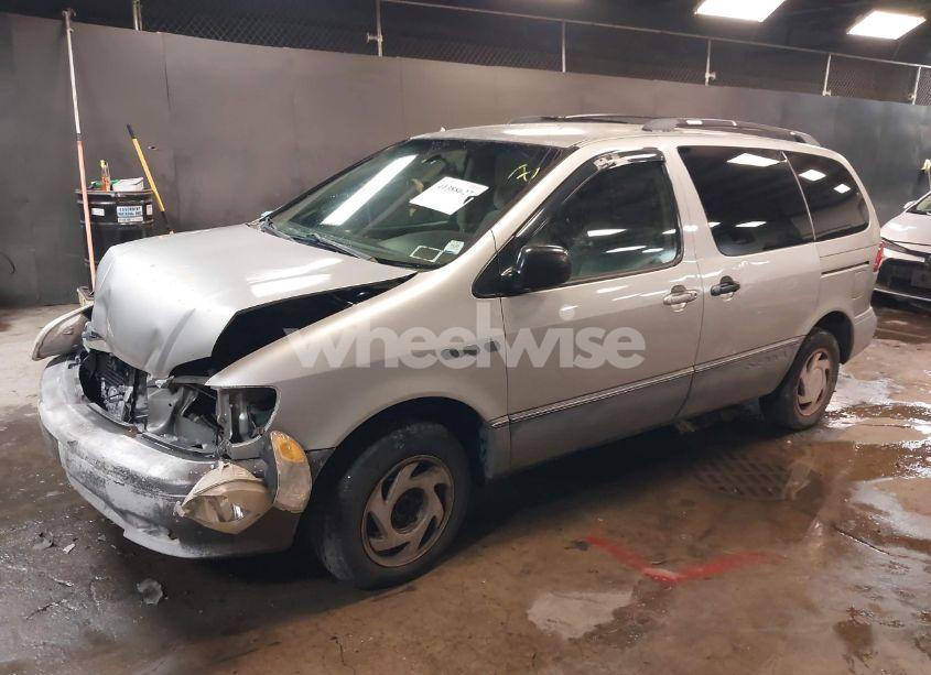 Photo 2 of 2001 Toyota Sienna LE (VIN 4T3ZF13C91U402811)
