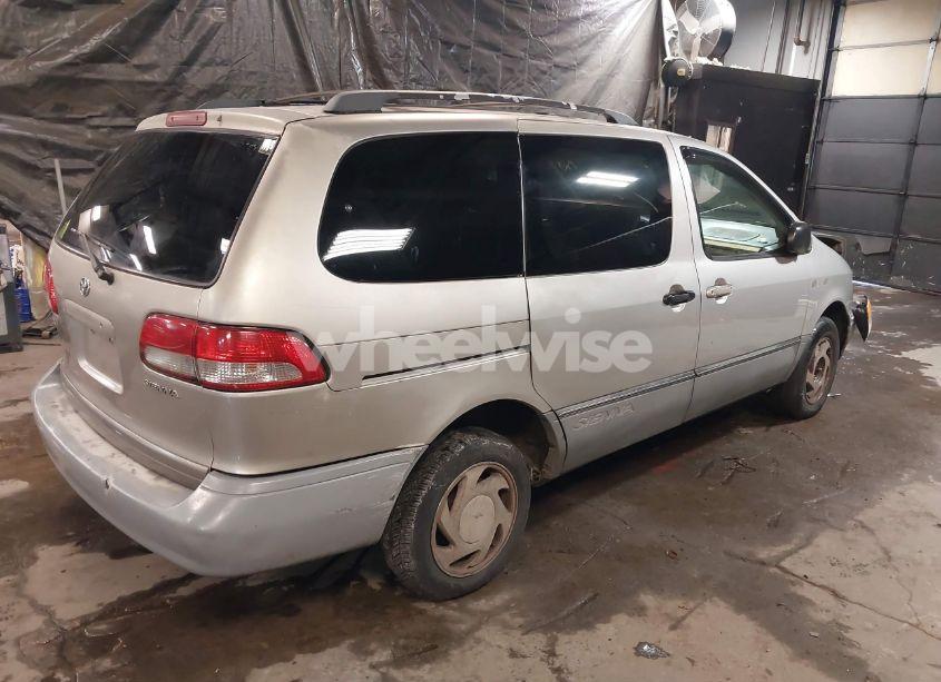 Photo 4 of 2001 Toyota Sienna LE (VIN 4T3ZF13C91U402811)