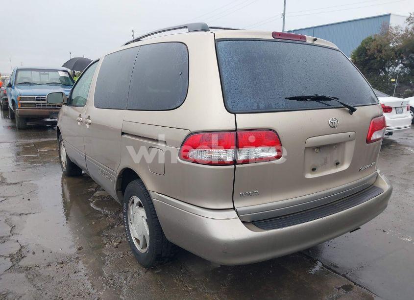 Photo 3 of 2002 Toyota Sienna XLE (VIN 4T3ZF13C92U444834)