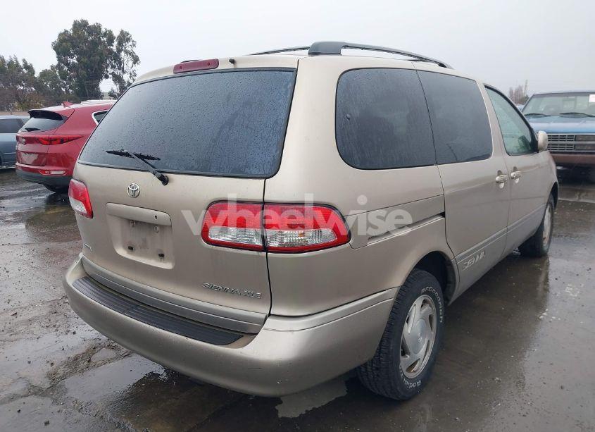 Photo 4 of 2002 Toyota Sienna XLE (VIN 4T3ZF13C92U444834)