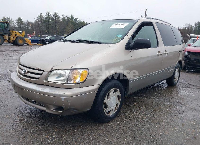 Photo 2 of 2003 Toyota Sienna LE (VIN 4T3ZF13C93U534860)