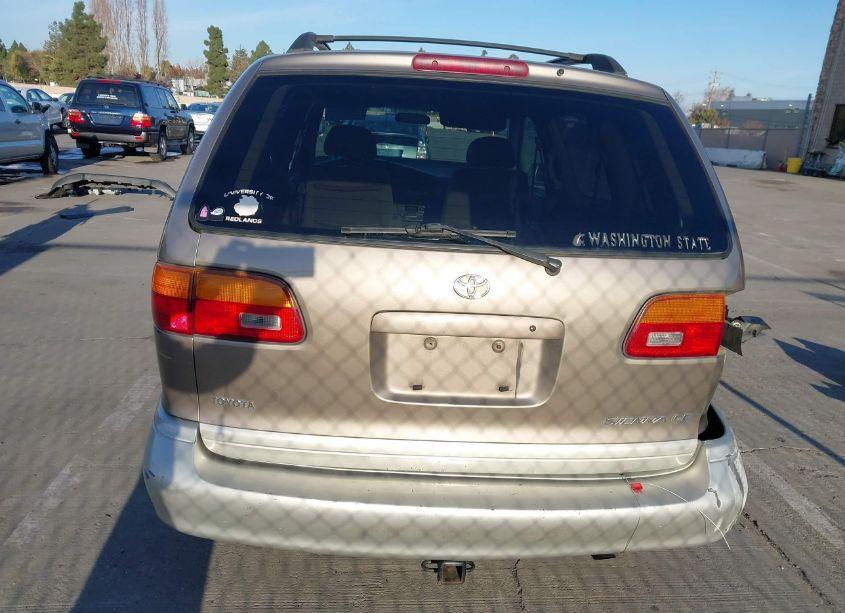 Photo 16 of 1999 Toyota Sienna LE/XLE (VIN 4T3ZF13C9XU131936)