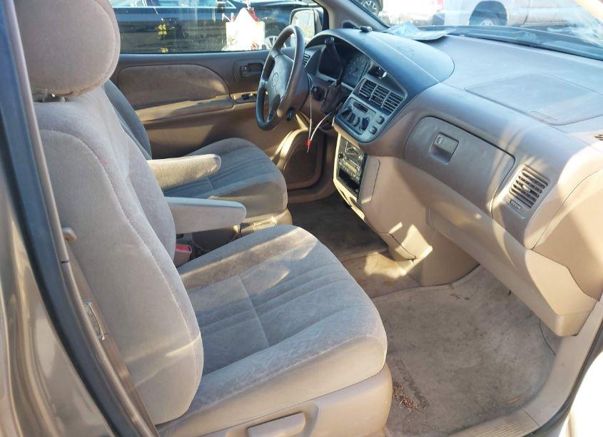 Photo 5 of 1999 Toyota Sienna LE/XLE (VIN 4T3ZF13C9XU131936)