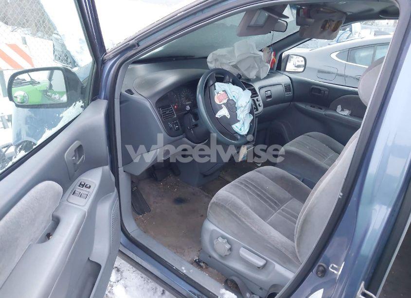 Photo 5 of 1999 Toyota Sienna LE (VIN 4T3ZF13C9XU148929)