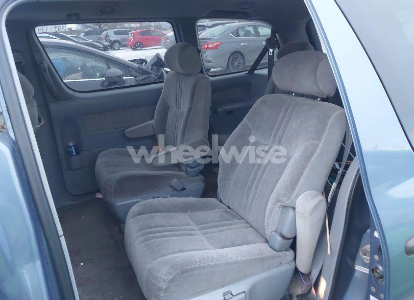 Photo 8 of 1999 Toyota Sienna LE (VIN 4T3ZF13C9XU148929)