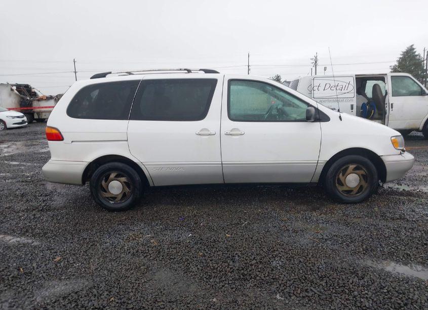 Photo 13 of 2000 Toyota Sienna XLE (VIN 4T3ZF13C9YU251513)