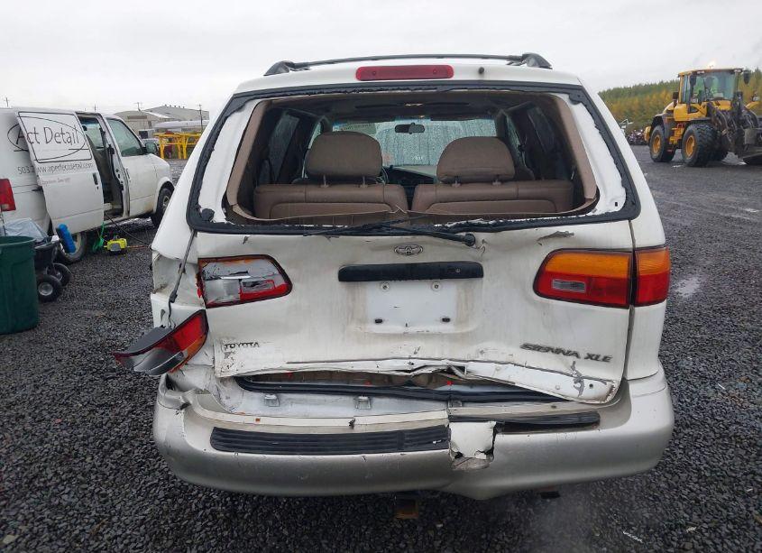 Photo 6 of 2000 Toyota Sienna XLE (VIN 4T3ZF13C9YU251513)