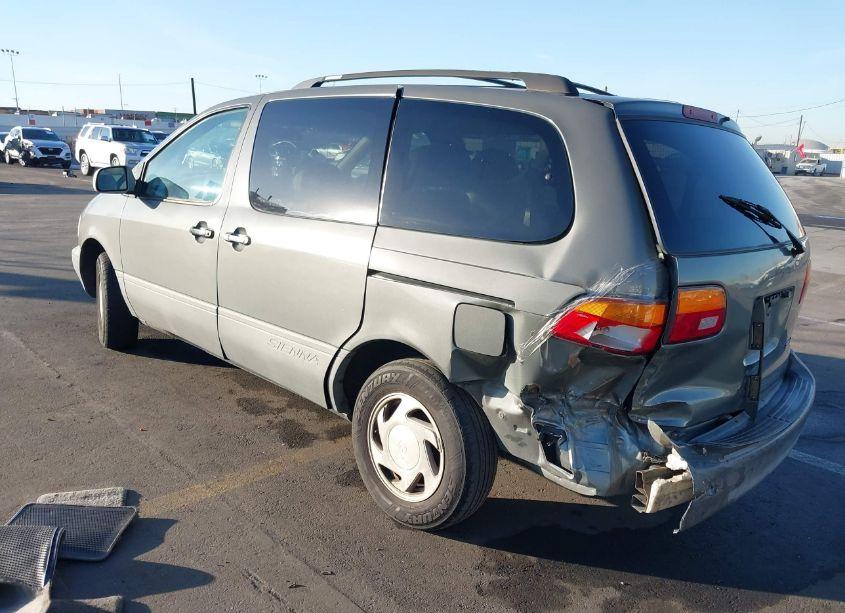 Photo 3 of 2000 Toyota Sienna LE (VIN 4T3ZF13C9YU277318)