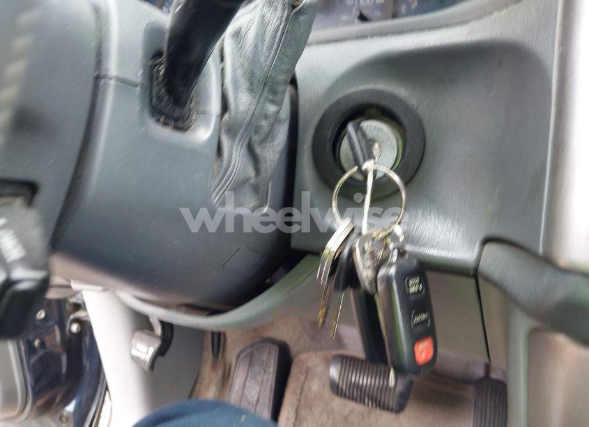 Photo 11 of 2001 Toyota Sienna XLE (VIN 4T3ZF13CX1U333160)