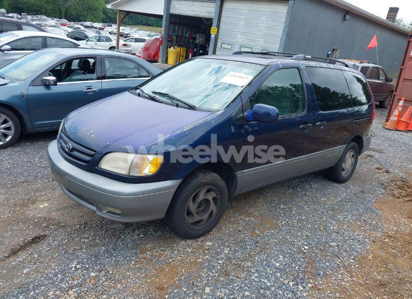 Photo 2 of 2001 Toyota Sienna XLE (VIN 4T3ZF13CX1U333160)