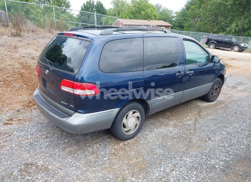 Photo 4 of 2001 Toyota Sienna XLE (VIN 4T3ZF13CX1U333160)