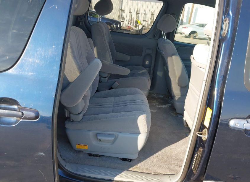 Photo 8 of 2001 Toyota Sienna LE (VIN 4T3ZF13CX1U342943)