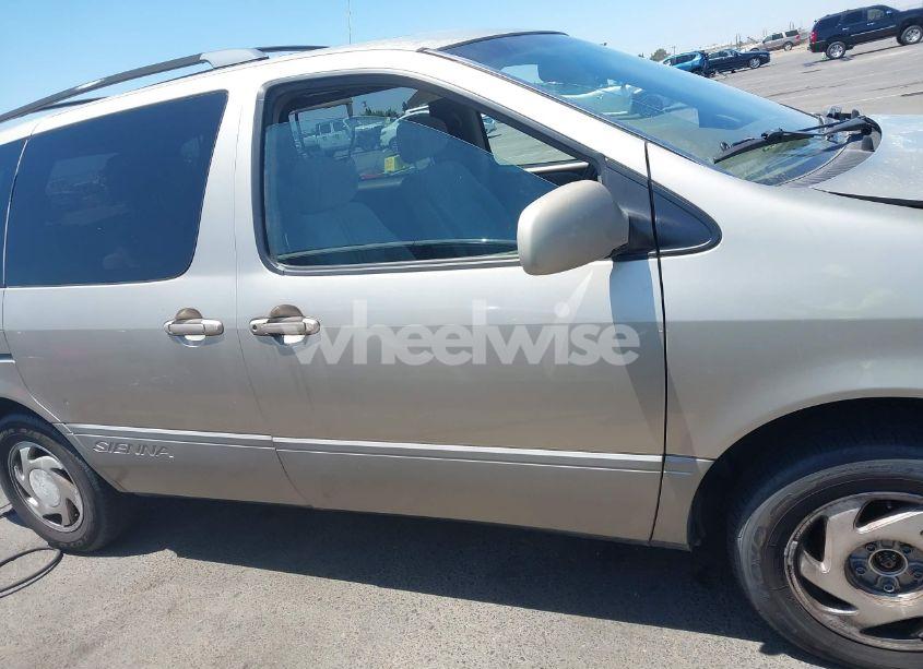 Photo 13 of 2001 Toyota Sienna XLE (VIN 4T3ZF13CX1U351254)