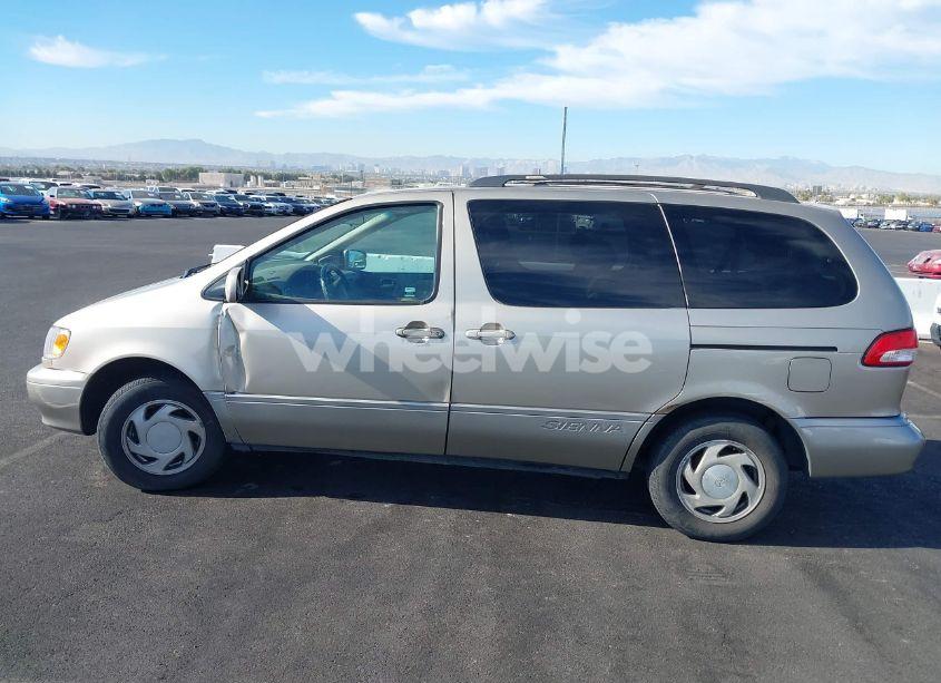 Photo 13 of 2001 Toyota Sienna XLE (VIN 4T3ZF13CX1U360004)