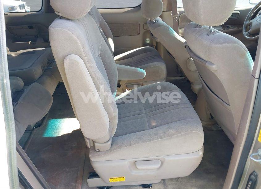 Photo 8 of 2001 Toyota Sienna XLE (VIN 4T3ZF13CX1U360004)