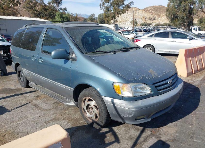 2001 Toyota Sienna XLE (VIN 4T3ZF13CX1U360679) main photo