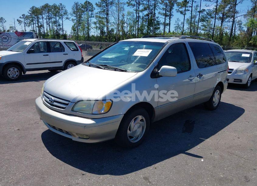 Photo 2 of 2001 Toyota Sienna XLE (VIN 4T3ZF13CX1U372072)