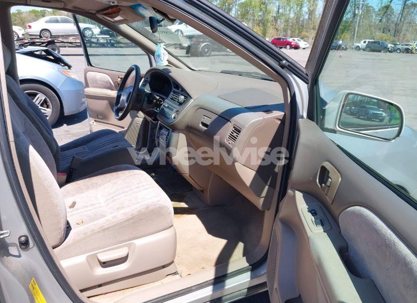 Photo 5 of 2001 Toyota Sienna XLE (VIN 4T3ZF13CX1U372072)