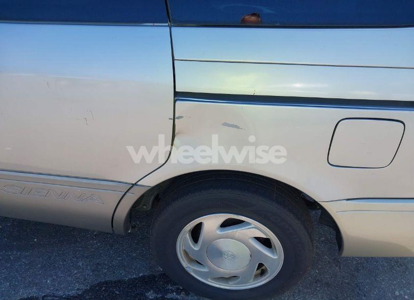 Photo 6 of 2001 Toyota Sienna XLE (VIN 4T3ZF13CX1U372072)