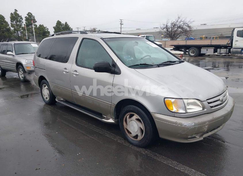 2001 Toyota Sienna XLE (VIN 4T3ZF13CX1U400520) main photo