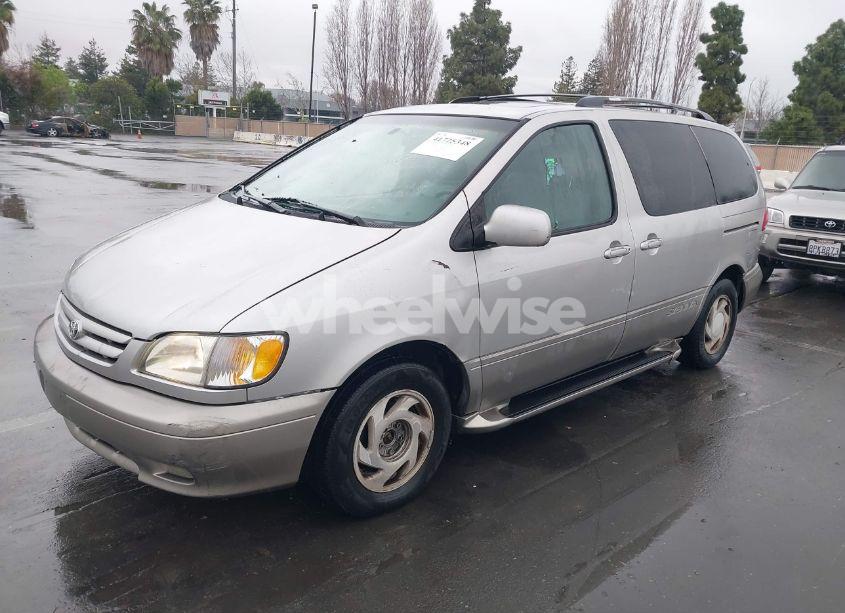 Photo 2 of 2001 Toyota Sienna XLE (VIN 4T3ZF13CX1U400520)