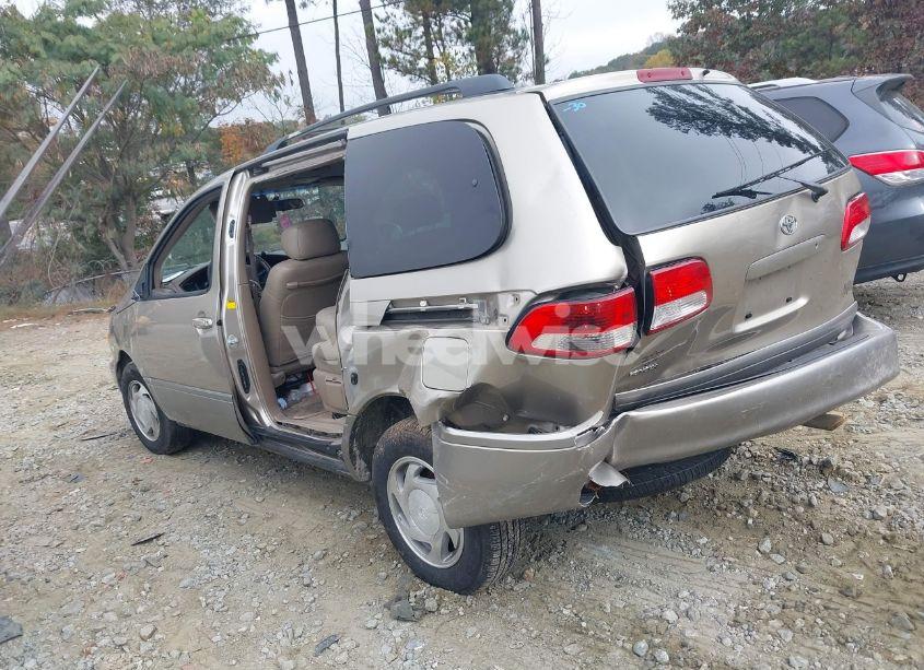 Photo 3 of 2002 Toyota Sienna LE (VIN 4T3ZF13CX2U427914)