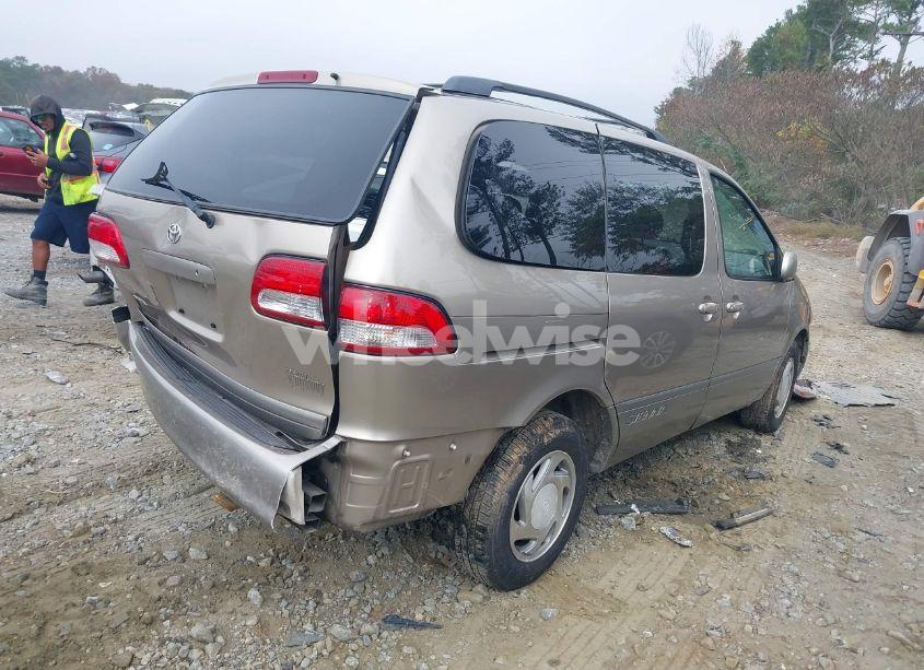 Photo 4 of 2002 Toyota Sienna LE (VIN 4T3ZF13CX2U427914)