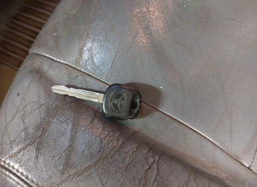 Photo 11 of 2003 Toyota Sienna (VIN 4T3ZF13CX3U523074)