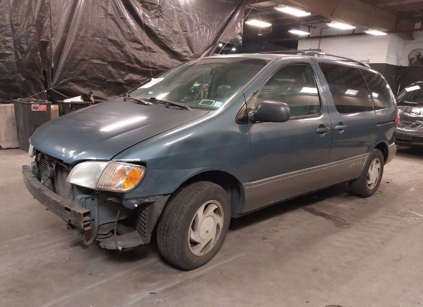 Photo 2 of 2003 Toyota Sienna (VIN 4T3ZF13CX3U523074)