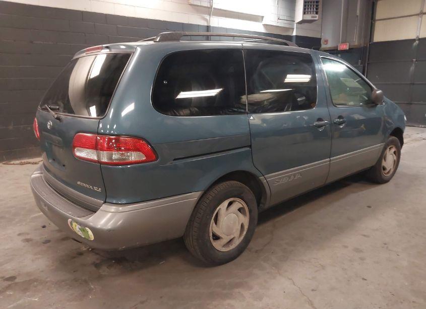 Photo 4 of 2003 Toyota Sienna (VIN 4T3ZF13CX3U523074)