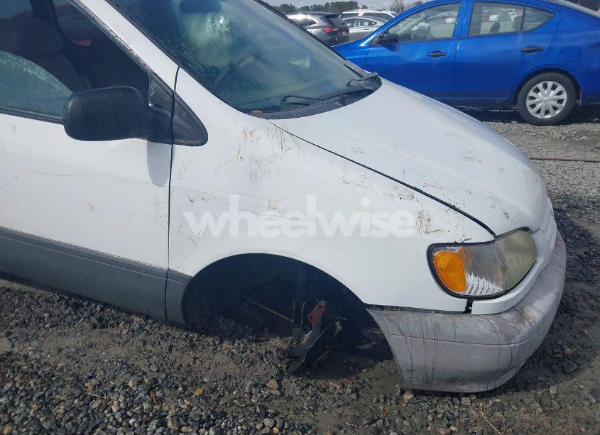 Photo 6 of 2003 Toyota Sienna LE (VIN 4T3ZF13CX3U525214)