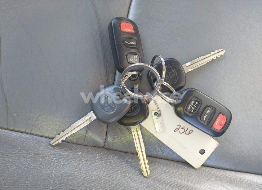 Photo 11 of 2003 Toyota Sienna LE/XLE (VIN 4T3ZF13CX3U541414)