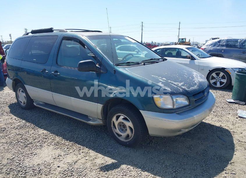 1998 Toyota Sienna XLE (VIN 4T3ZF13CXWU023663) main photo