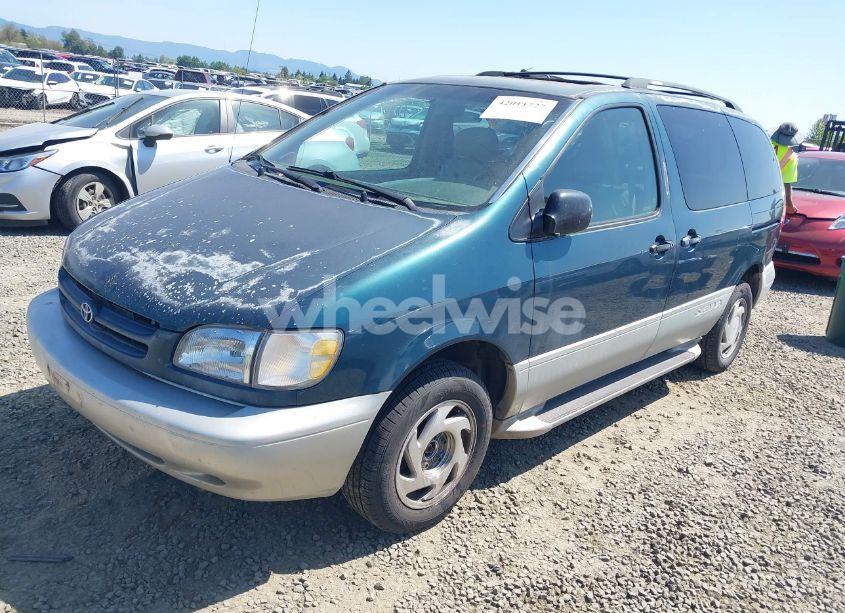 Photo 2 of 1998 Toyota Sienna XLE (VIN 4T3ZF13CXWU023663)