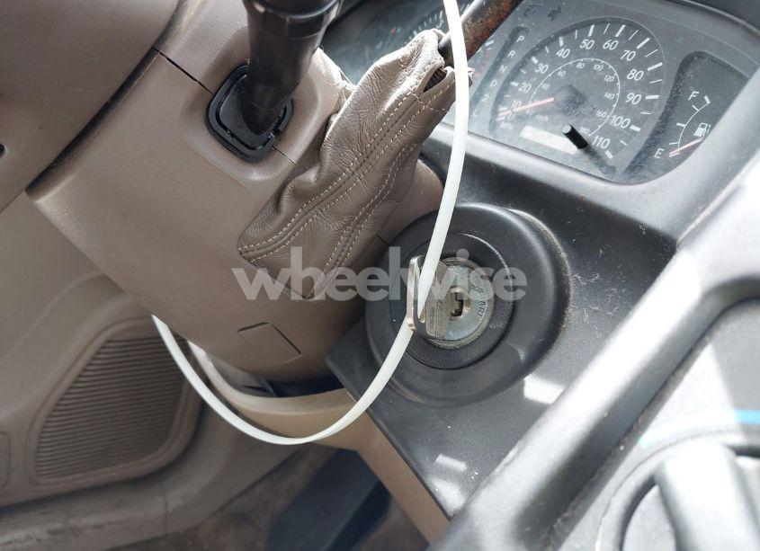 Photo 11 of 1998 Toyota Sienna LE (VIN 4T3ZF13CXWU026269)