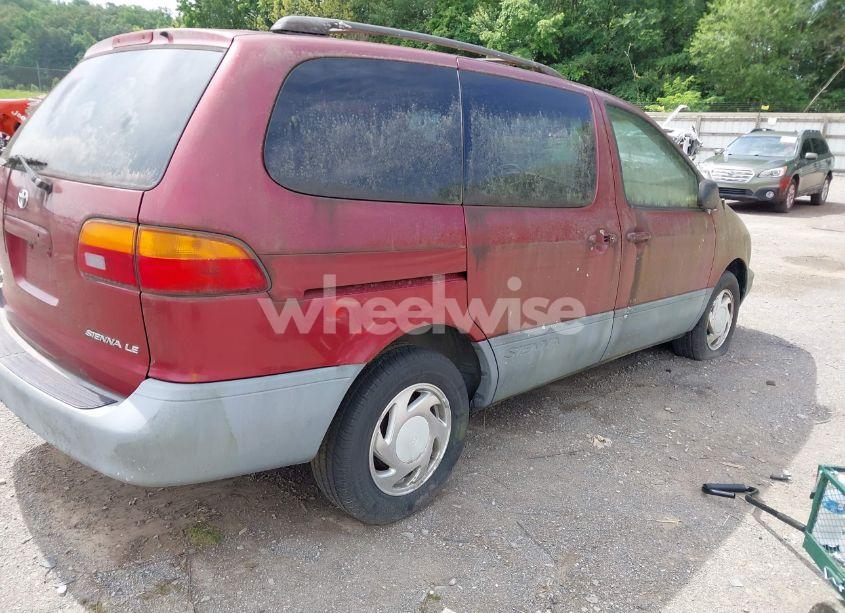 Photo 4 of 1998 Toyota Sienna LE (VIN 4T3ZF13CXWU026269)
