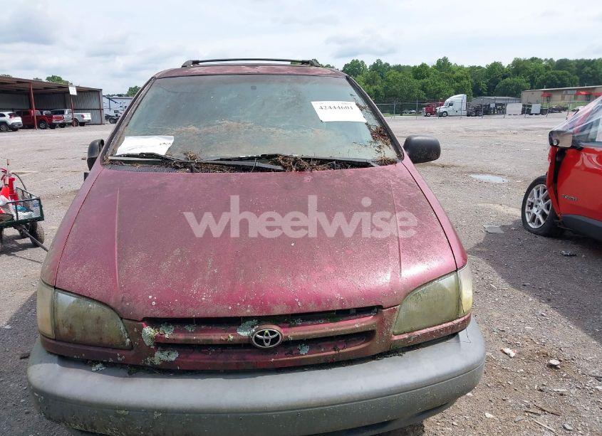Photo 6 of 1998 Toyota Sienna LE (VIN 4T3ZF13CXWU026269)