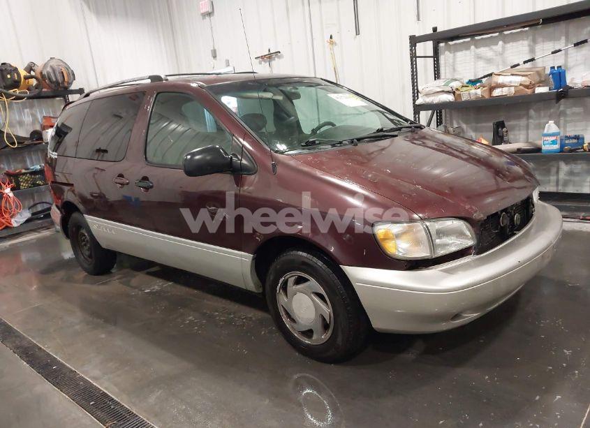 1998 Toyota Sienna XLE (VIN 4T3ZF13CXWU070319) main photo