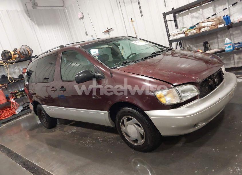 Photo 14 of 1998 Toyota Sienna XLE (VIN 4T3ZF13CXWU070319)