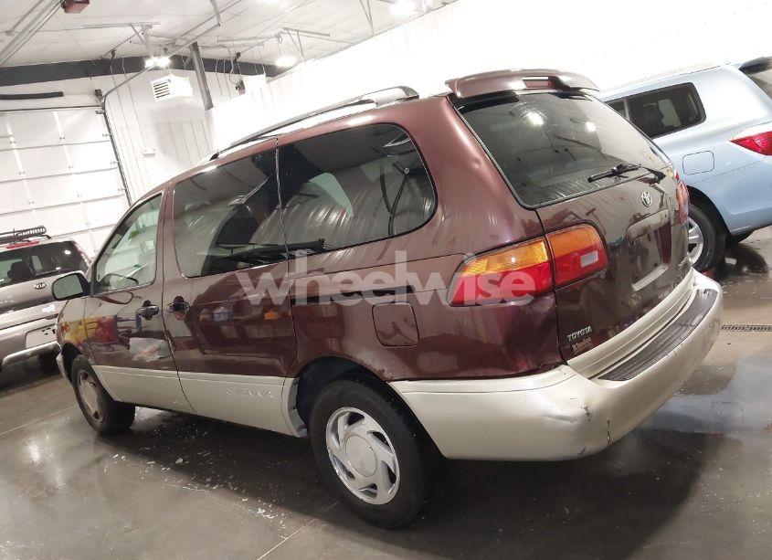 Photo 15 of 1998 Toyota Sienna XLE (VIN 4T3ZF13CXWU070319)