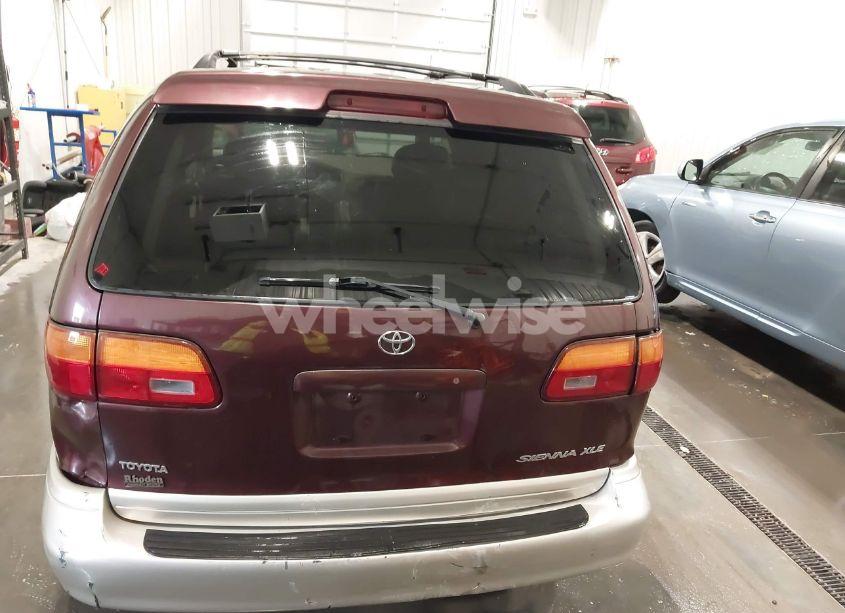 Photo 17 of 1998 Toyota Sienna XLE (VIN 4T3ZF13CXWU070319)