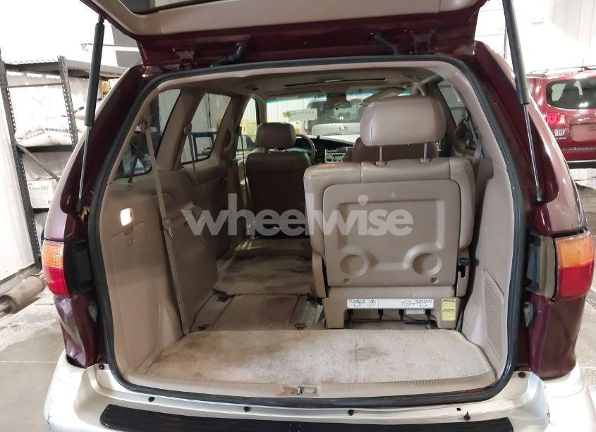 Photo 18 of 1998 Toyota Sienna XLE (VIN 4T3ZF13CXWU070319)